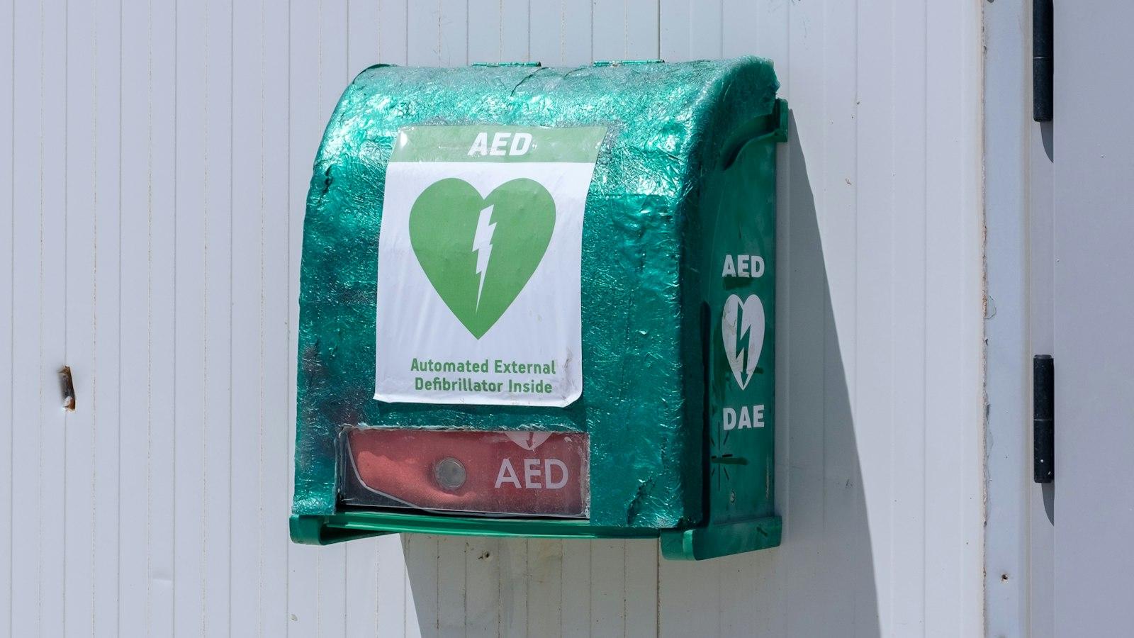 Understanding the ⁣Basic Operation and ​Components of an AED