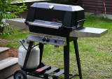 How to Use a Gas Grill : The Sizzling Symphony / Mastering Your Gas ​Grill